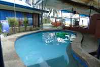 Kolam Renang Blue Rock Beach Resort