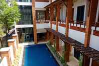 Swimming Pool Hotel Parangraja