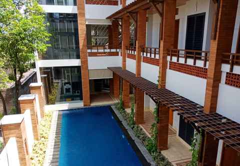 Kolam Renang Hotel Parangraja