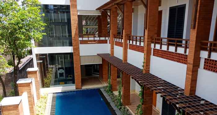 Swimming Pool Hotel Parangraja