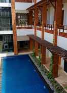 SWIMMING_POOL Hotel Parangraja