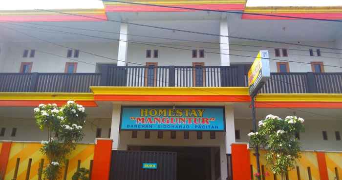 Bangunan Budget Room at Homestay Manguntur