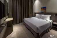 Kamar Tidur Hutton Central Hotel By PHC