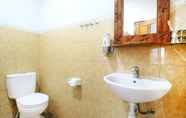 Toilet Kamar 5 Kawali Homestay 