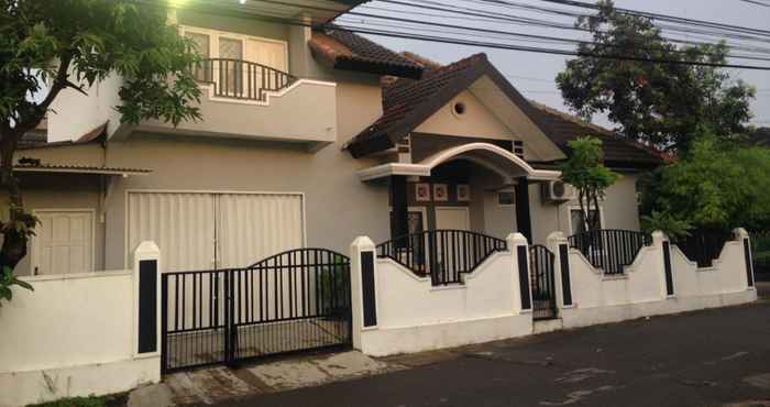 Bangunan Omahku Dewe - 4 Bedrooms Guest House