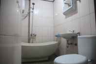 In-room Bathroom Baleni Artistic Homestay & Gallery