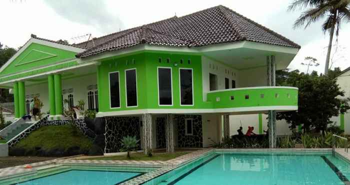 Exterior Green T Villa