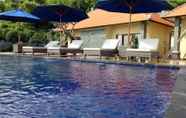 Kolam Renang 4 Cave Beach Bungalow