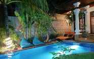 Swimming Pool 5 Green Palace Homestay Nusa Penida