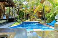 Swimming Pool Green Palace Homestay Nusa Penida