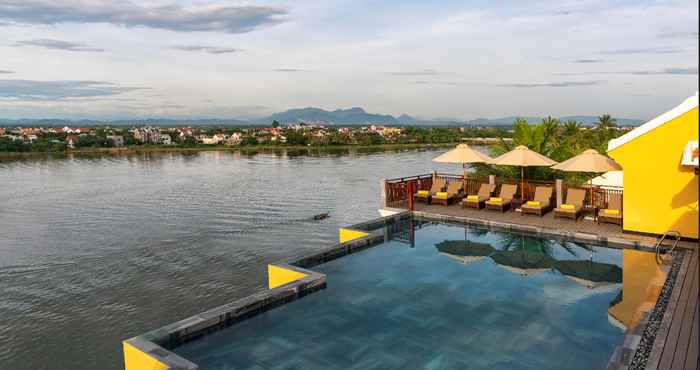 Hồ bơi Little Riverside . A Luxury Hotel & Spa