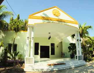 Luar Bangunan 2 Hotel FX72 Maumere Beach Resort