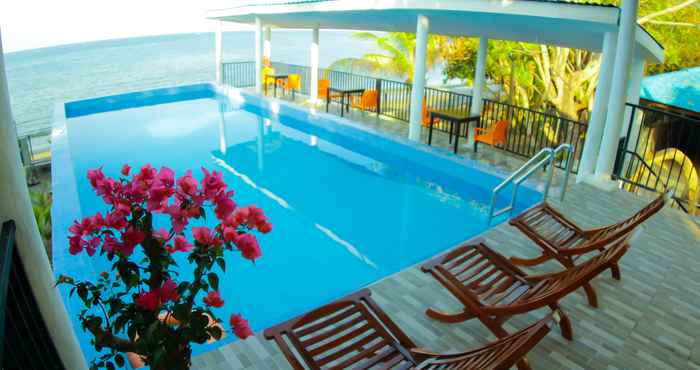 Swimming Pool Hotel FX72 Maumere Beach Resort