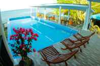 Kolam Renang Hotel FX72 Maumere Beach Resort