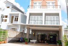 Bên ngoài 5 Huynh Duc Hotel
