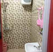 In-room Bathroom 2 Studio Unit @ Nagoya Mansion Residence Batam