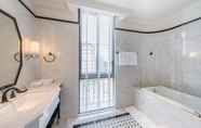 Bilik Mandi dalam Bilik 4 Bach Suites Saigon, a Member of Design Hotels