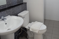 Toilet Kamar Dos's House 