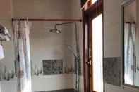 In-room Bathroom Phi Long Hotel Tuy Hoa