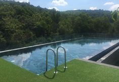 สระว่ายน้ำ 2 Neca Reiche Hotel