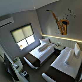 Front One Boutique Brani Solo 1, Hotel New Ayam Resto