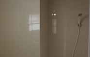 In-room Bathroom 5 Naava @ Apartemen Bassura City