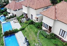 Swimming Pool 7 Shanaya Resort Malang