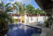 Swimming Pool Villa Shenadi