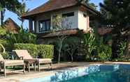 สระว่ายน้ำ 5 Mimpi Manis Villa Ubud