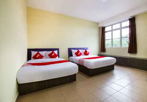 Kamar Tidur OYO 89585 Hotel Happy Inn