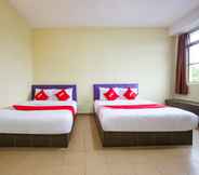 Kamar Tidur 3 OYO 89585 Hotel Happy Inn