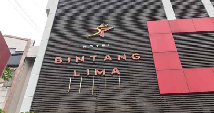 Bên ngoài Hotel Bintang Lima