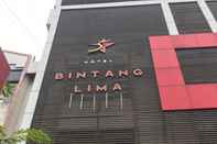 Bên ngoài Hotel Bintang Lima