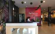 Lobi 2 Hotel Bintang Lima