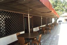 外部的 Palapa Beach Hotel