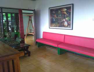 Lobby 2 Full House 4 Bedrooms at Villa Edelweiss Baturraden 1