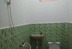 In-room Bathroom 7 Sekar Kuning Guest House