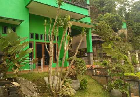 Exterior Full House at Villa Edelweiss Baturraden 2 - Six Bedroom