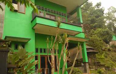 Luar Bangunan 2 Full House at Villa Edelweiss Baturraden 2 - Six Bedroom