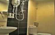 Toilet Kamar 5 GM Holiday Hotel