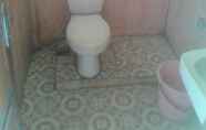 In-room Bathroom 4 Hotel Mawis Taliwang