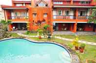 สระว่ายน้ำ Pura Vida Resort & Hotel