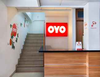 Lobby 2 OYO 106 Sarkawi Residence Near Kartini Hospital