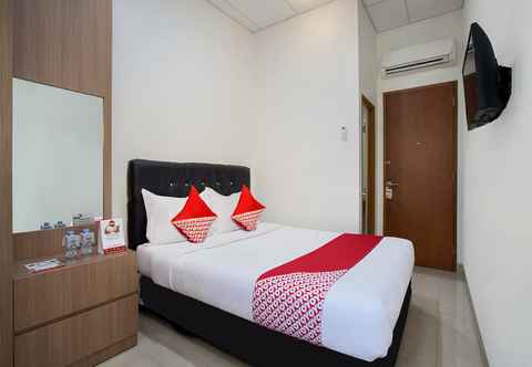 Bedroom OYO 106 Sarkawi Residence Near Kartini Hospital