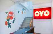 Lobby 5 OYO 106 Sarkawi Residence Near Kartini Hospital