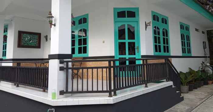 Bangunan Cozy Villa 3 Bedrooms at Pondok Jempol Tawangmangu
