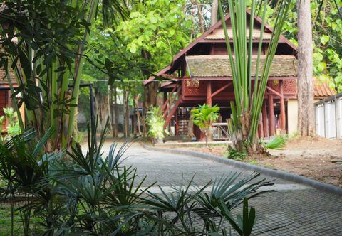 Exterior Insight Hostel