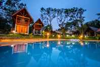 Kolam Renang Phayamas Private Beach Resort and Island Brew - Adults Only