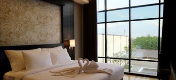 Bedroom 2 Grand Karlita Hotel Purwokerto