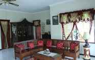 Lobby 3 Marry Ind Guest House Gunung Kawi Malang